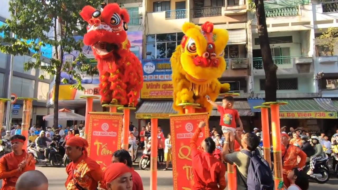 Khai trương là sự kiện quan trọng đối với các cửa hàng kinh doanh. 